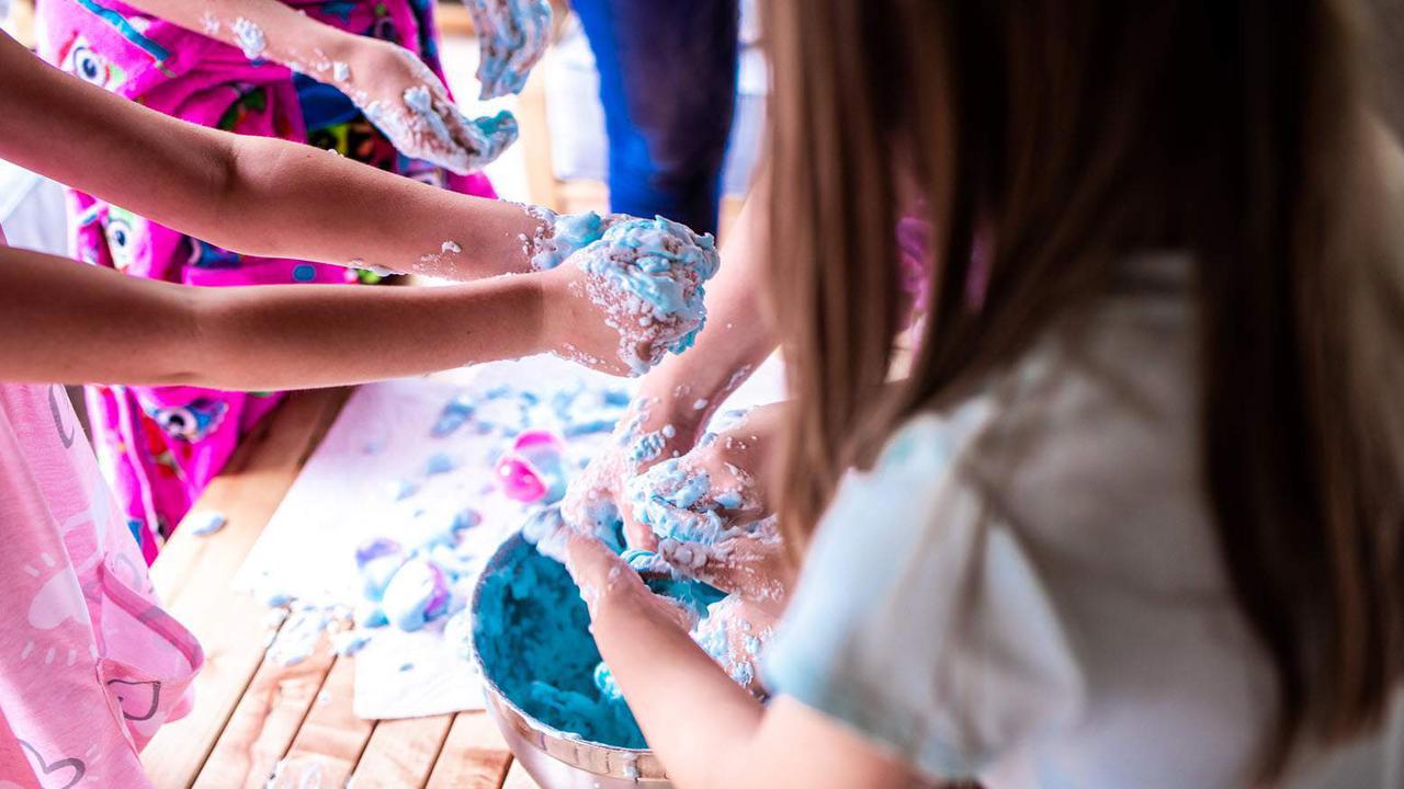 How to make slime for kids - Toddle