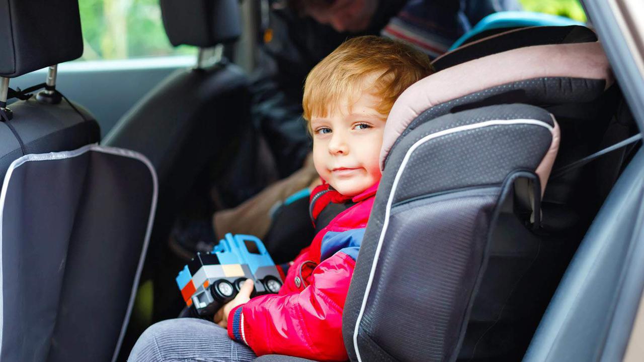 At what age can kids outlet sit in the front seat