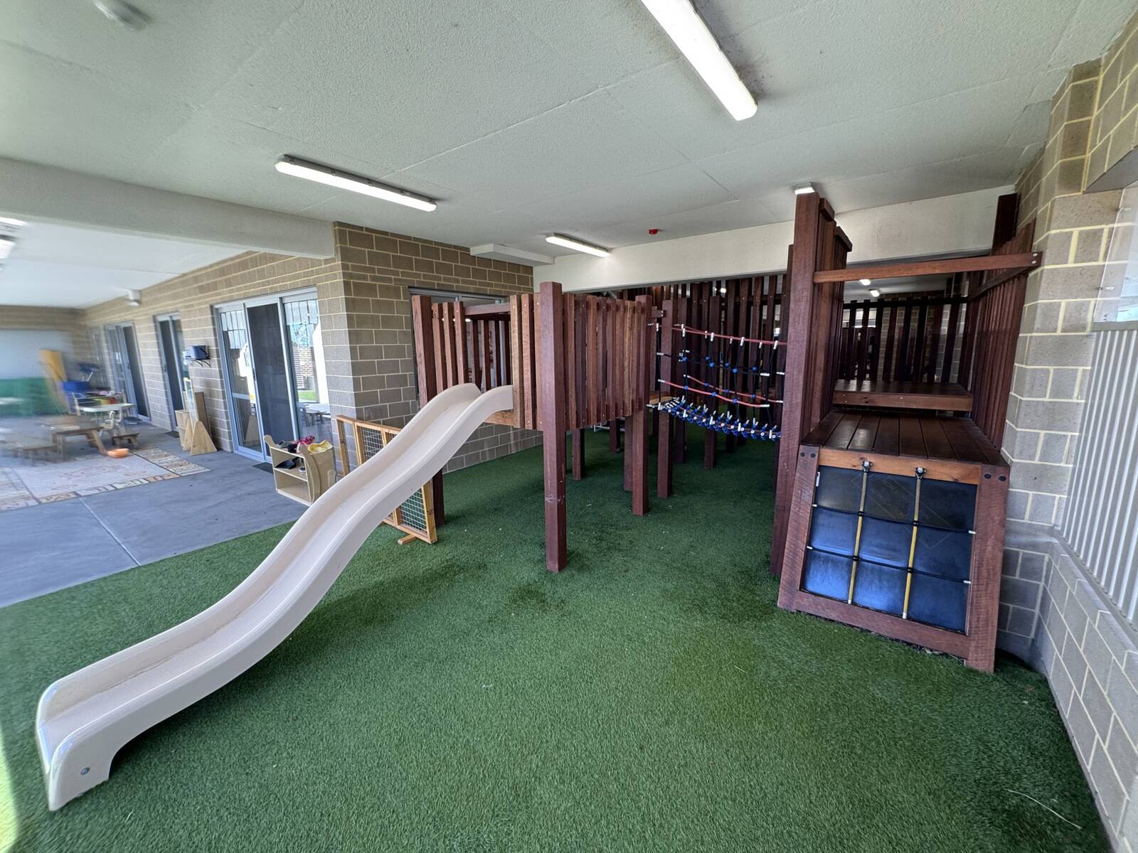 Sparrow Early Learning Coolamon