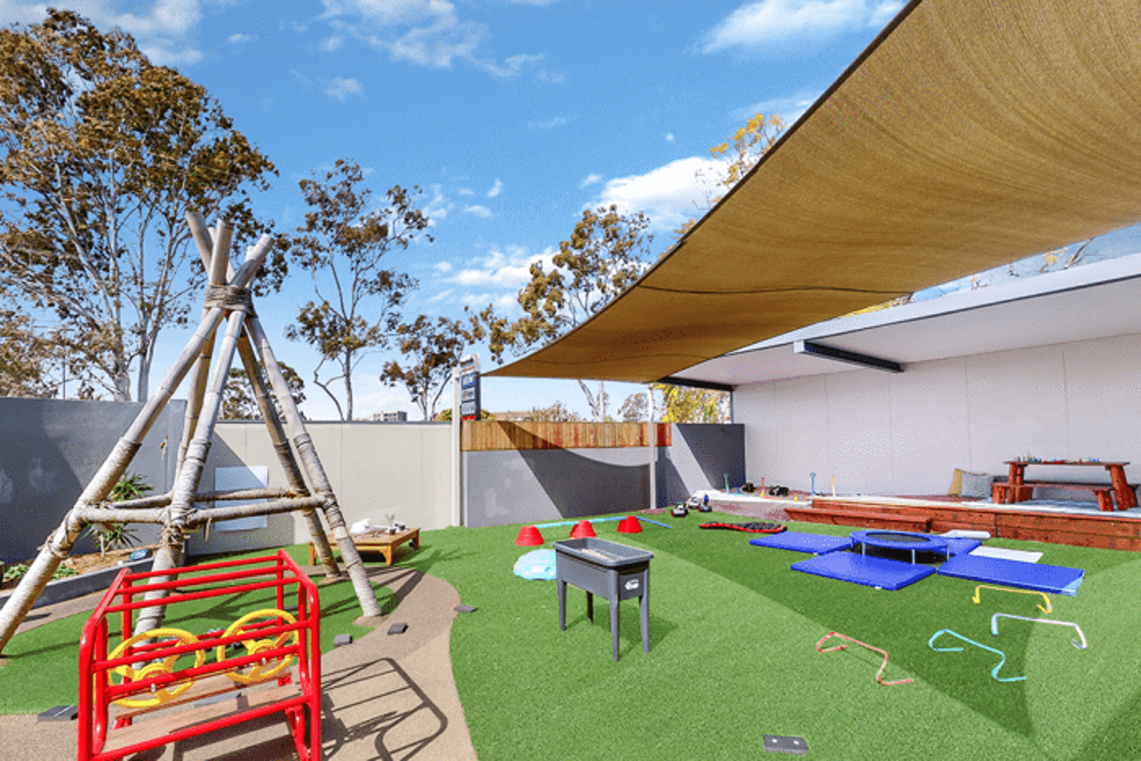 Busy Bees at Mitchelton