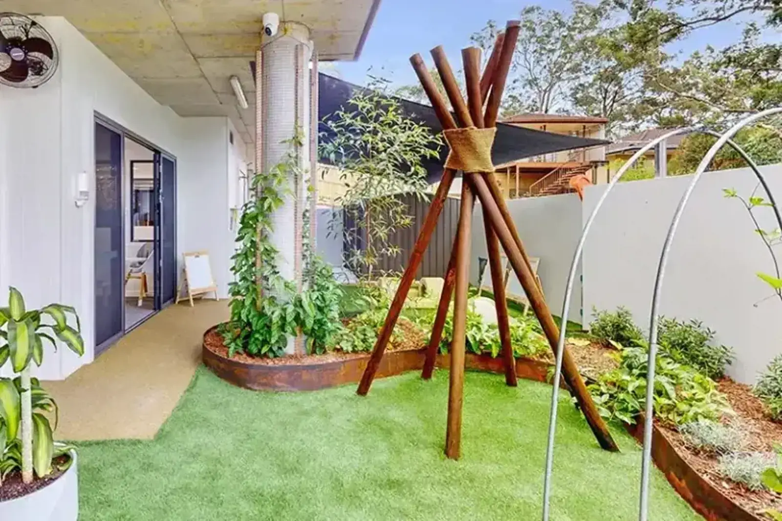 Busy Bees at Everton Hills